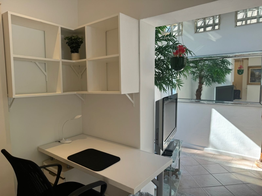 To Let 1 Bedroom Property for Rent in Hout Bay Western Cape